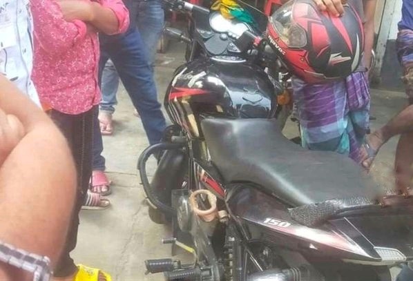 গাংনীতে মোটরসাইকেল ফেলে পালালো চোর