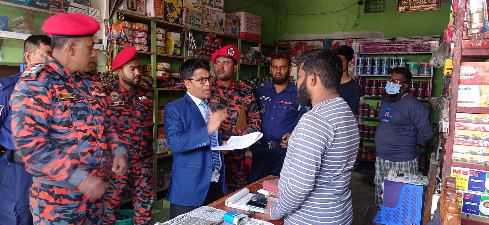 ডিঙ্গেদহ বাজারে দুটি দোকানে ১৫ হাজার টাকা জরিমানা