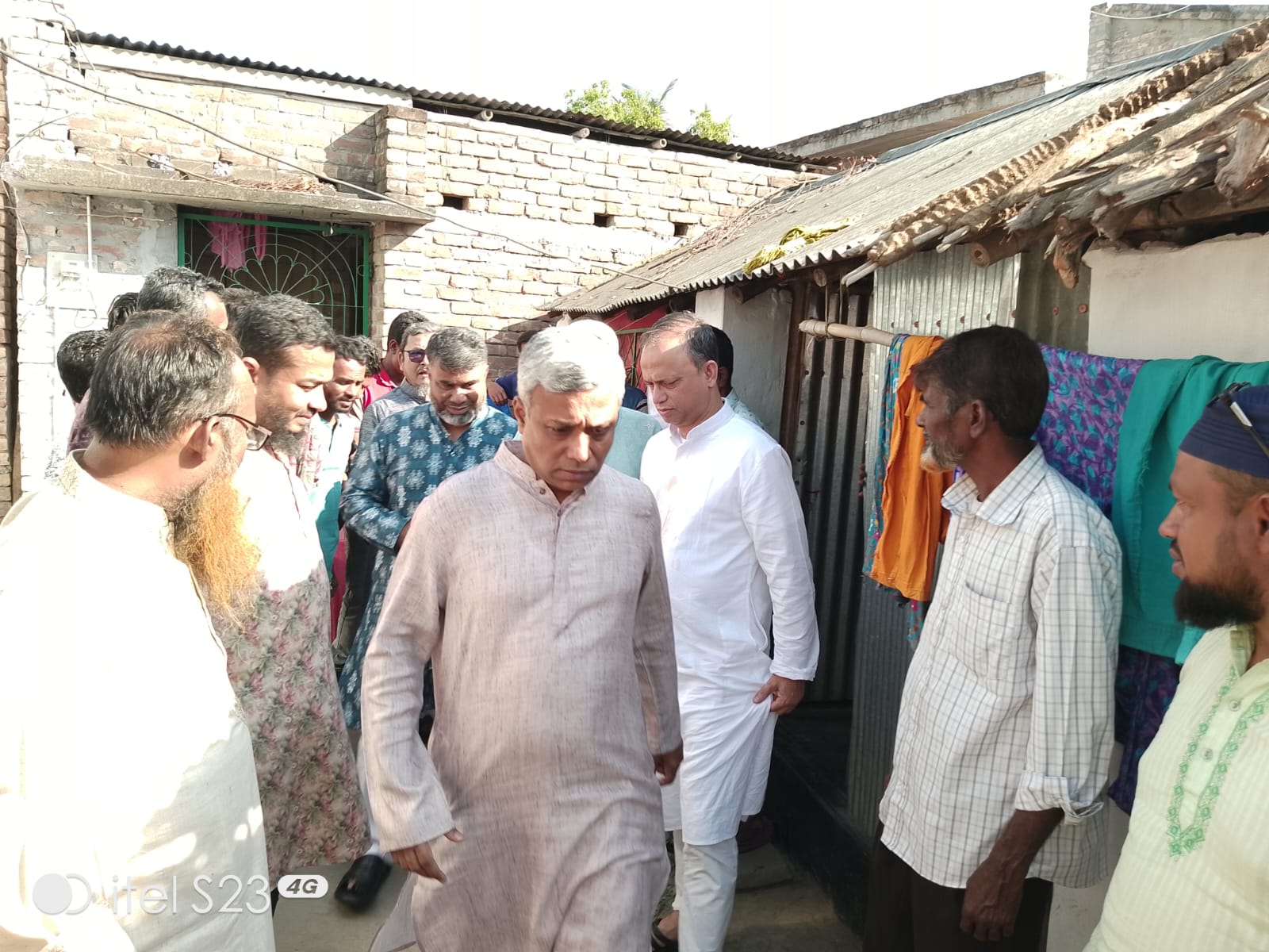 আলমডাঙ্গায় ক্যান্সারে আক্রান্ত বিএনপি নেতার খোঁজ নিলেন অনিন্দ্য ইসলাম অমিত