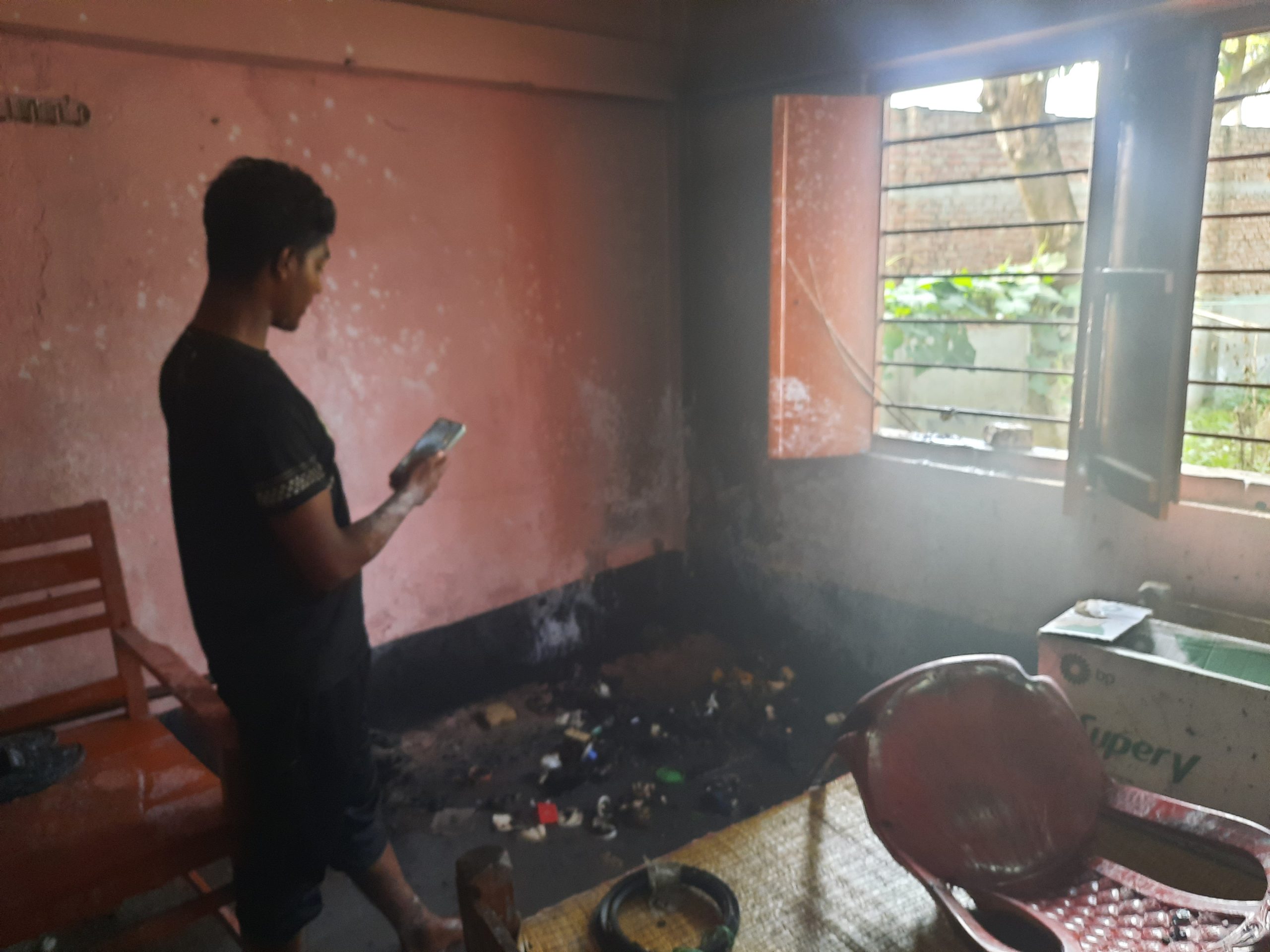 জীবননগরে সিগারেটের আগুন থেকে অগ্নিকাণ্ড