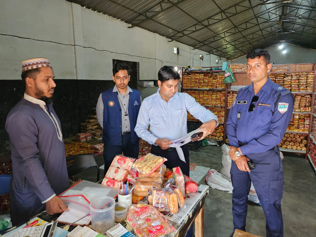 দামুড়হুদায় ভ্রাম্যমাণ আদালতে দুই প্রতিষ্ঠানকে জরিমানা