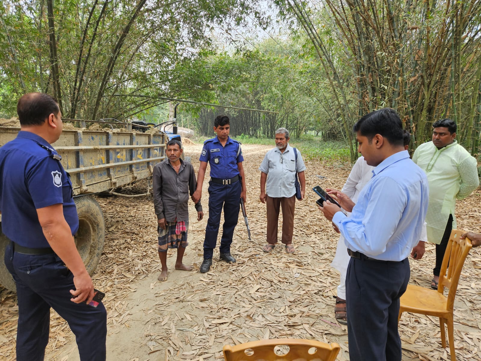 দামুড়হুদায় অবৈধ মাটিকাটার অপরাধে একজনের জরিমানা