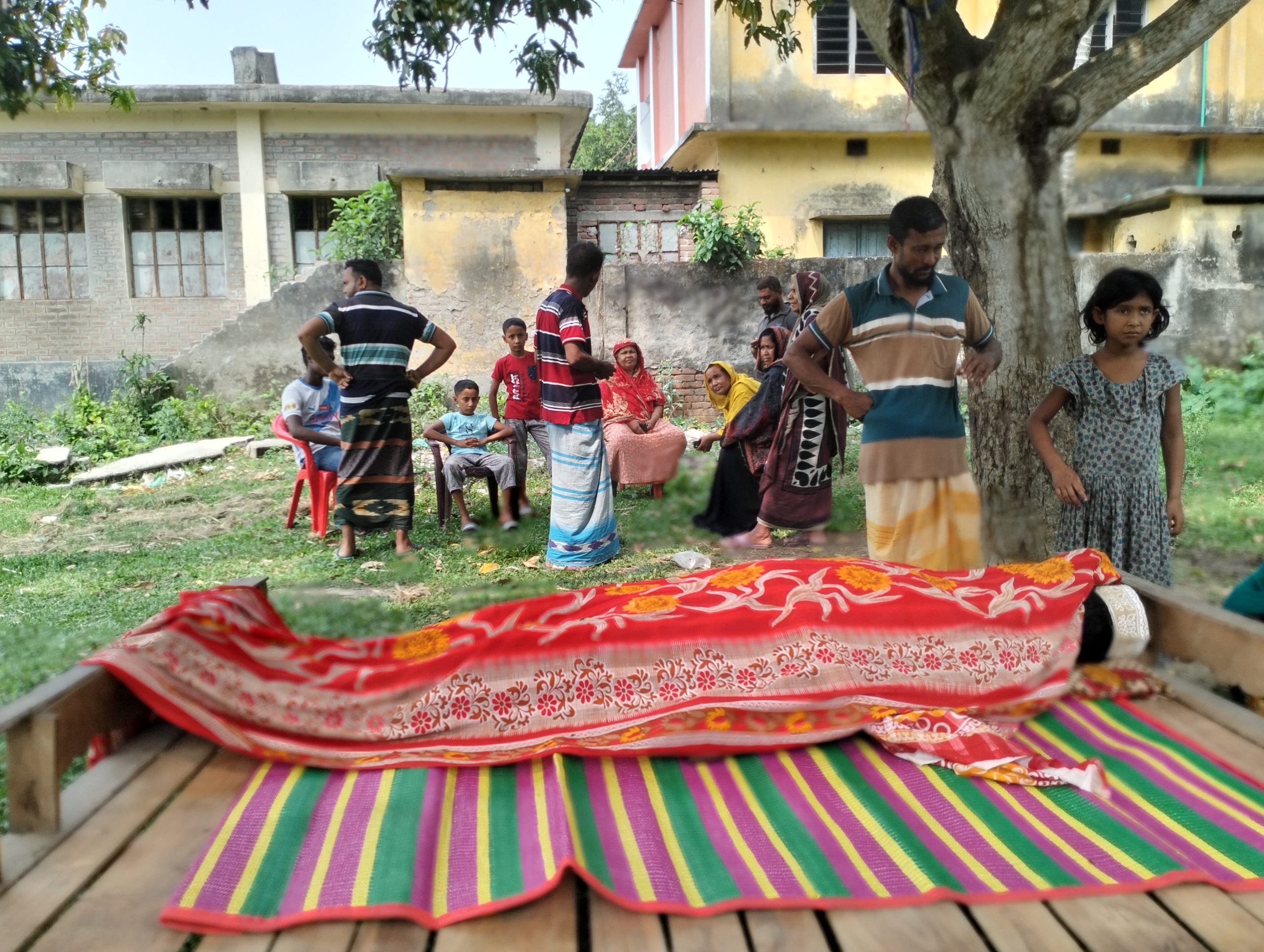 আলমডাঙ্গায় ঈদের পোশাক না পেয়ে যুবকের আত্মহত্যা!