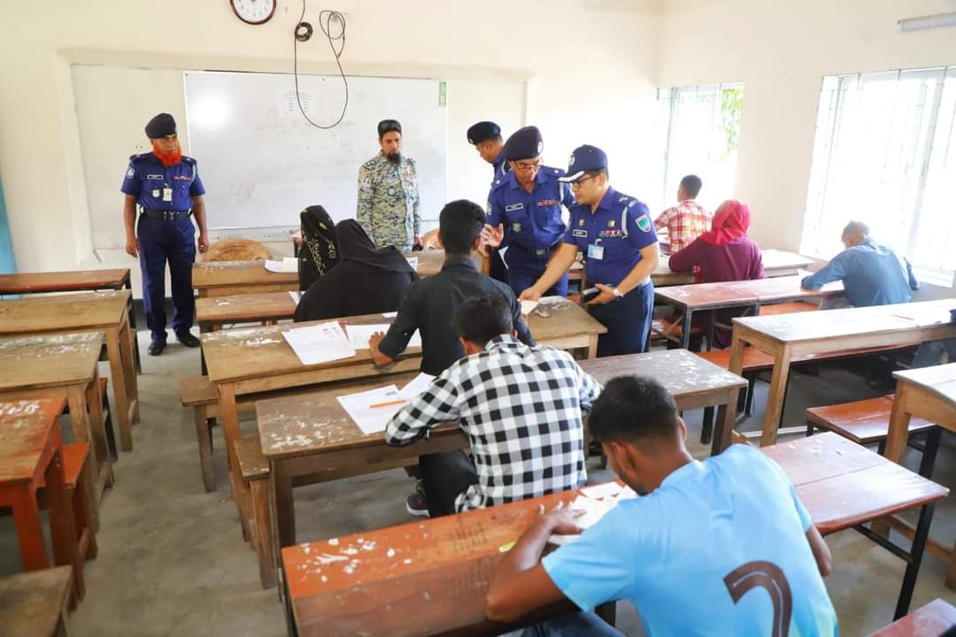 চুয়াডাঙ্গায় পুলিশের কনস্টেবল পদে লিখিত পরীক্ষা