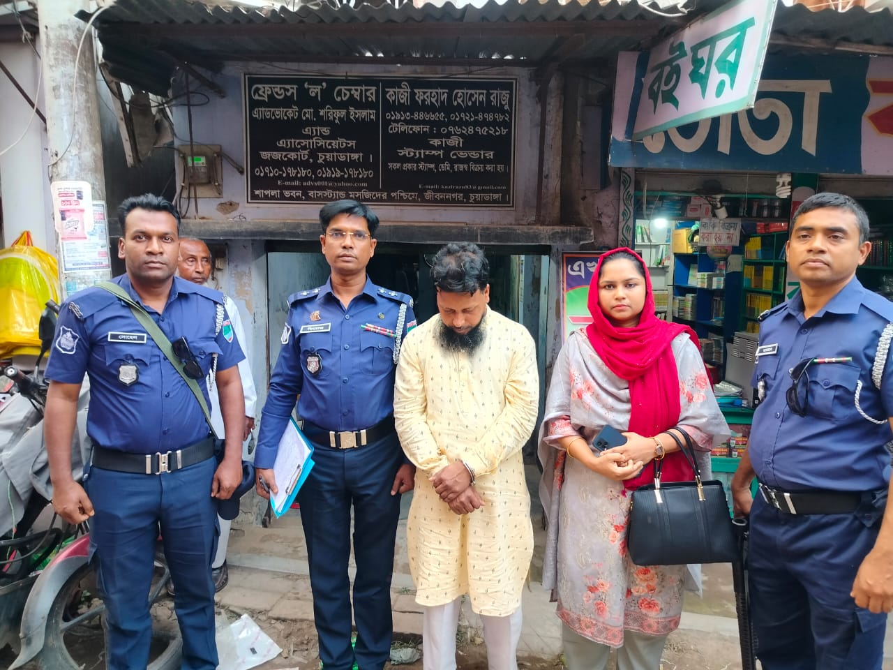 অন্যের নাম ও সিল ব্যবহার করে বিয়ে পড়াতেন তিনি