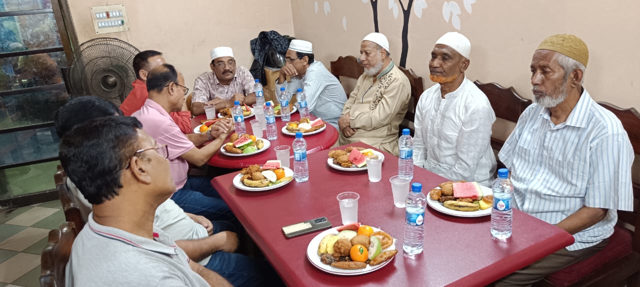 চুয়াডাঙ্গা প্রেসক্লাব ও স্থানীয় সংবাদকর্মীদের সম্মানে ইফতার মাহফিল ও দোয়া অনুষ্ঠিত