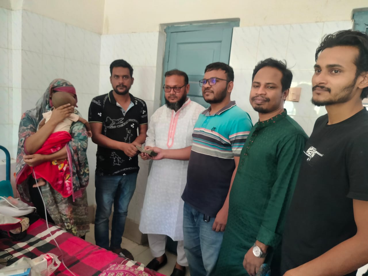 জীবননগরে অসুস্থ শিশুর অস্ত্রোপচারে ৬০ হাজার টাকা অনুদান