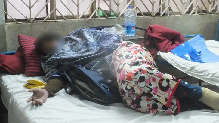 মহেশপুরে স্কুলেই শিক্ষিকাকে পেটালেন শিক্ষক