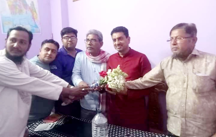 আলমডাঙ্গা প্রেসক্লাবের সাংবাদিকদের সঙ্গে শিল্পপতি ডাবু চৌধুরীর মতবিনিময়