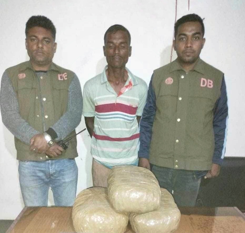 গাংনীতে ৬ কেজি গাঁজাসহ কারবারি আটক