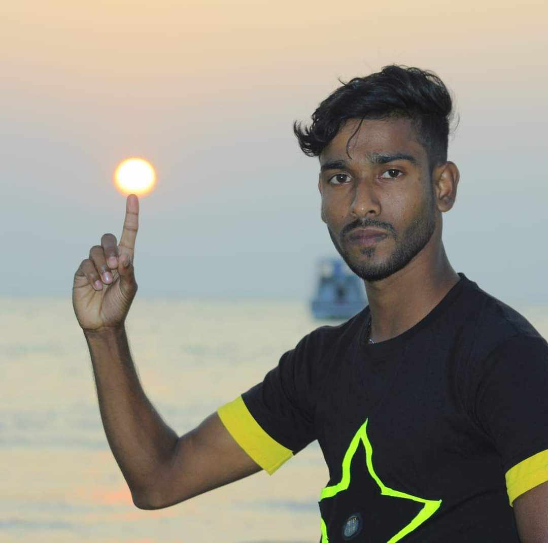 বিয়ের দাবিতে প্রেমিকের বাড়িতে এক সন্তানের জননীর অবস্থান