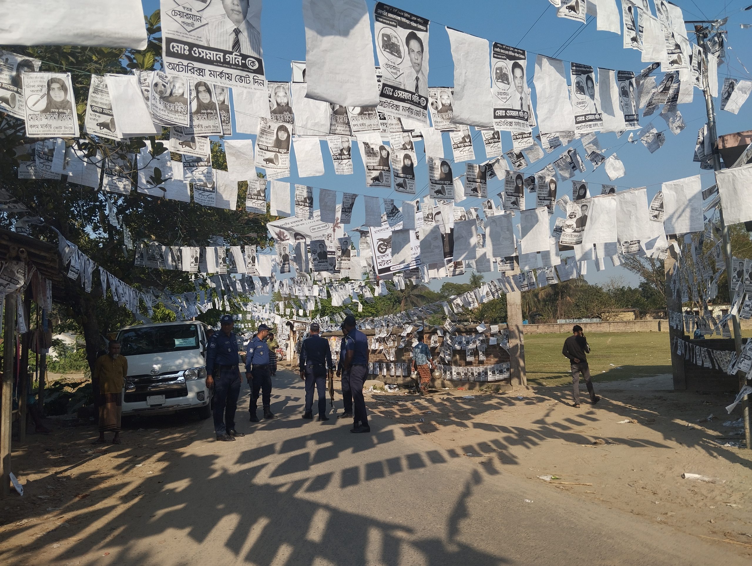 দেরিতে আসায় পারেননি ভোট দিতে তারা
