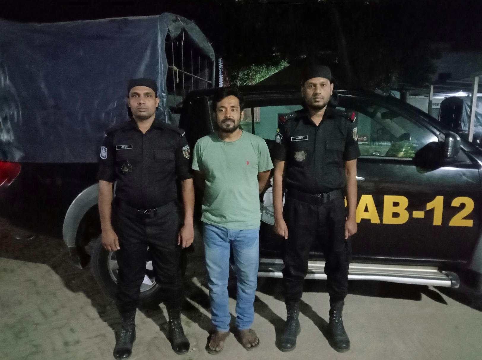 মেহেরপুরের গাংনীতে র‌্যাবের অভিযানে পলাতক আসামি গ্রেপ্তার