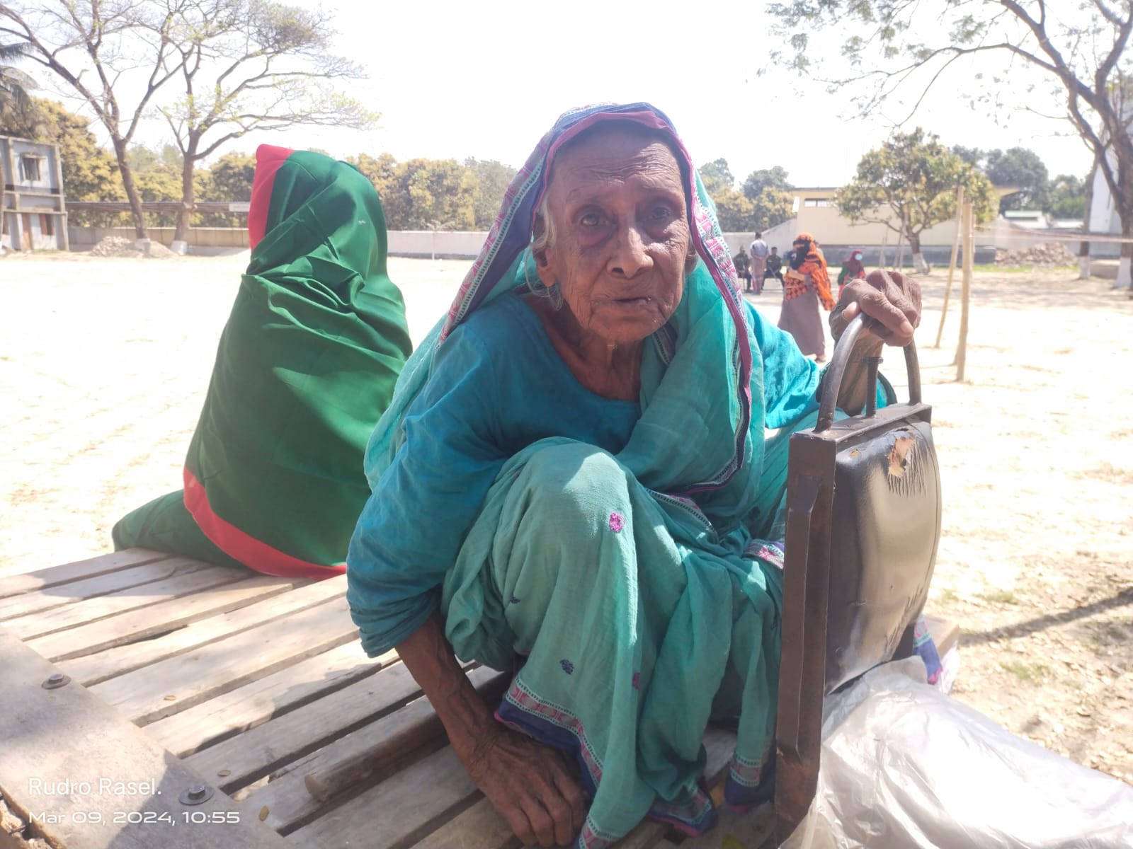 ভোট দিলেন ৯১ বছর বয়সী বৃদ্ধা খাতুন্নেছা