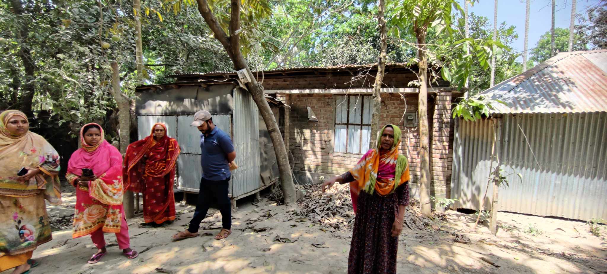 ঝিনাইদহের হলিধানীতে জমি ও বাড়ি নিয়ে ধন্দ