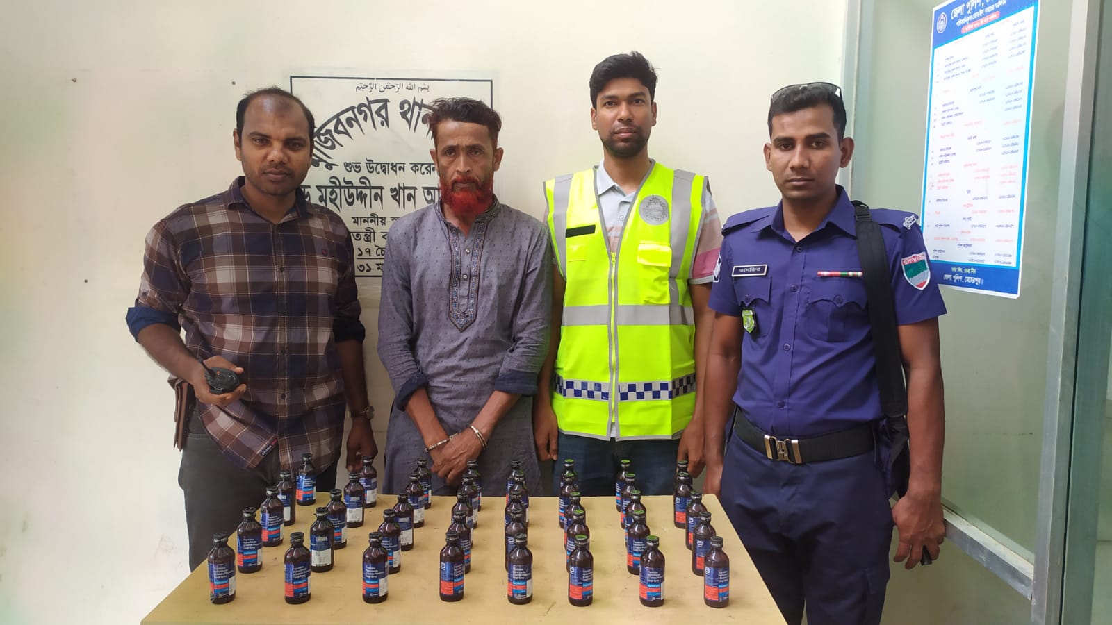 মুজিবনগরে ৪০ বোতেল ফেনসিডিলসহ ব্যবসায়ী আটক