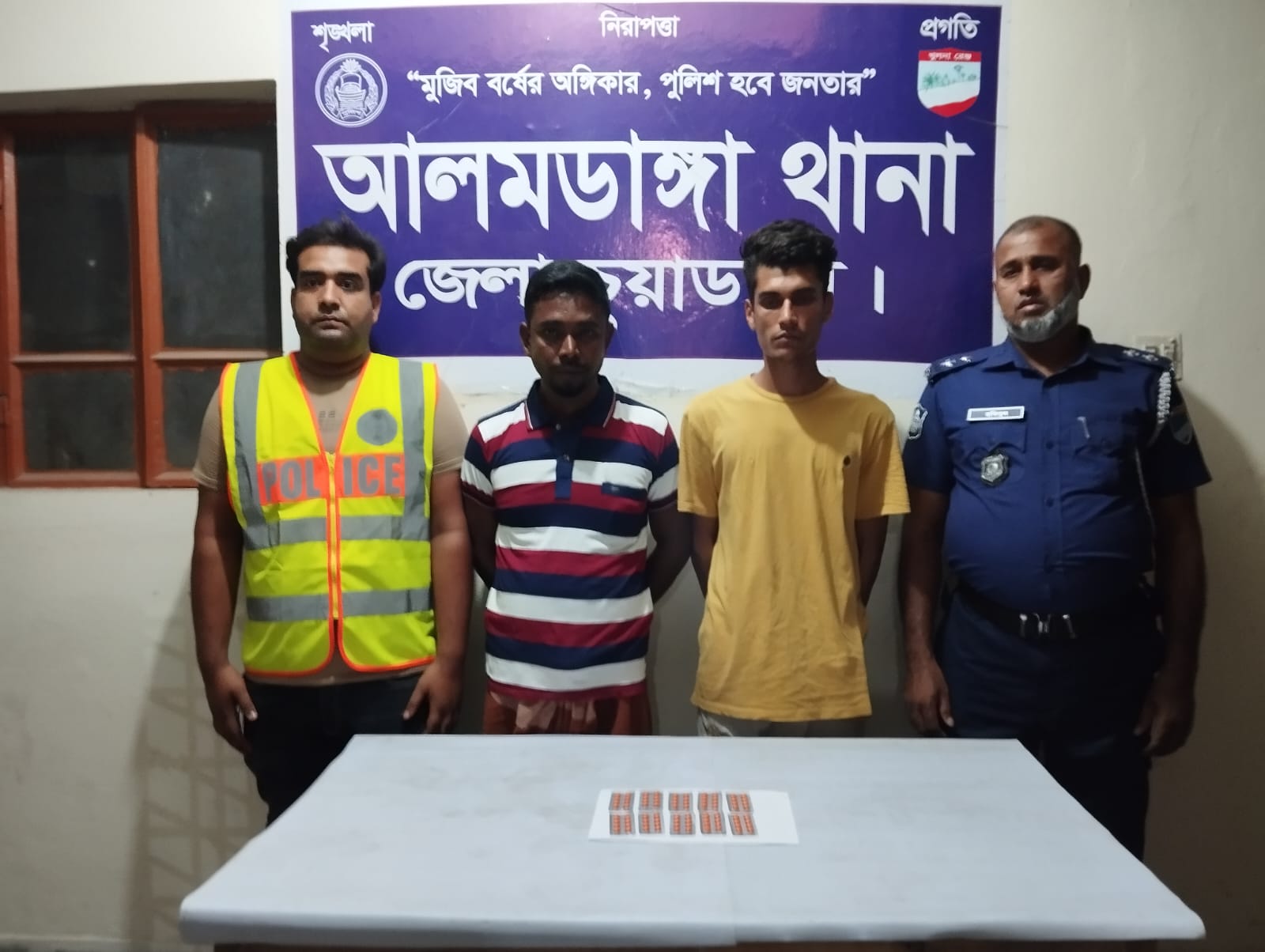 আলমডাঙ্গায় ১শ পিস ট্যাপেন্টাডলসহ দুই যুবক আটক