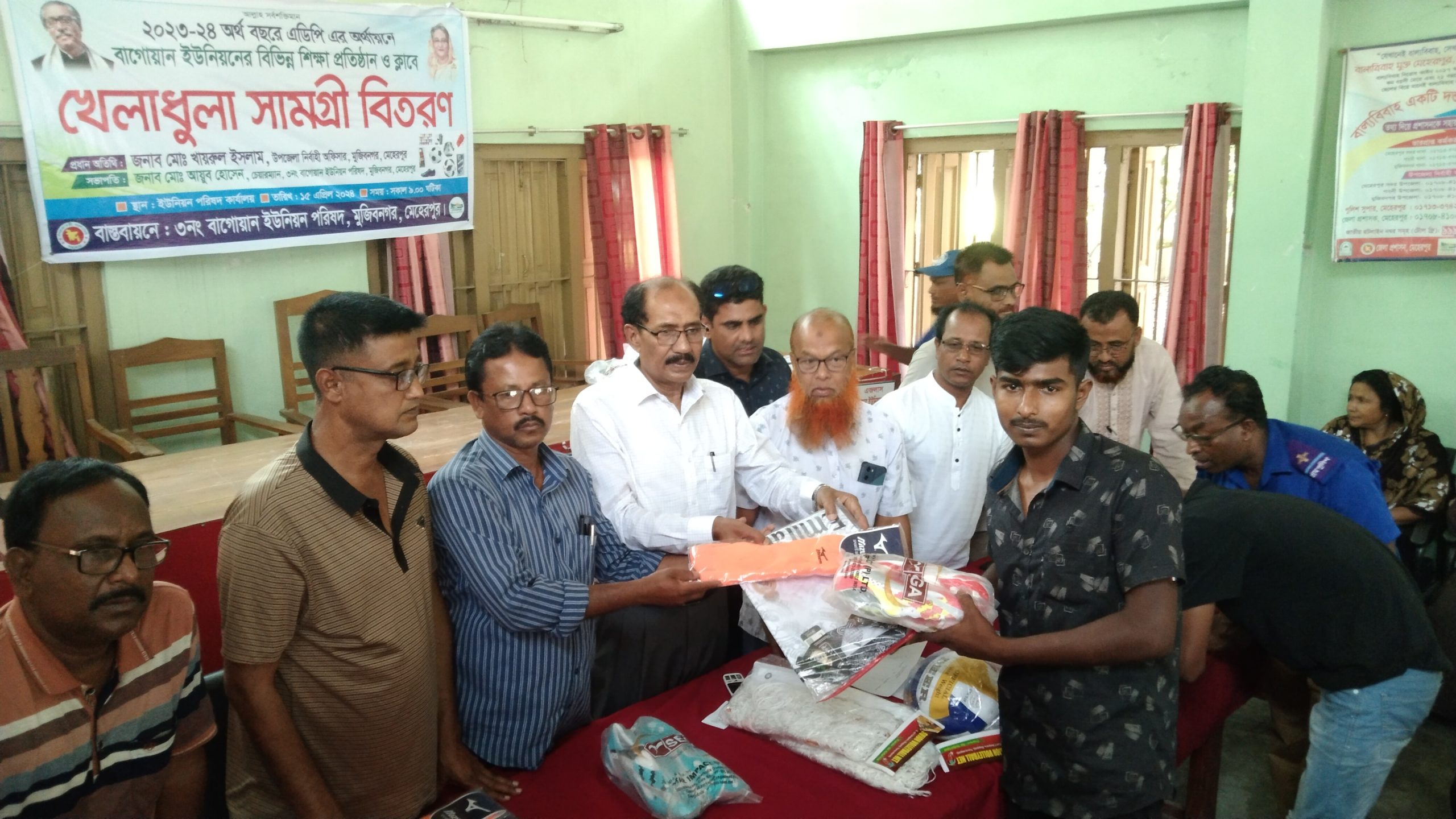 মুজিবনগরের বাগোয়ানে ফুটবল, ভলিবল ও জার্সি বিতরণ