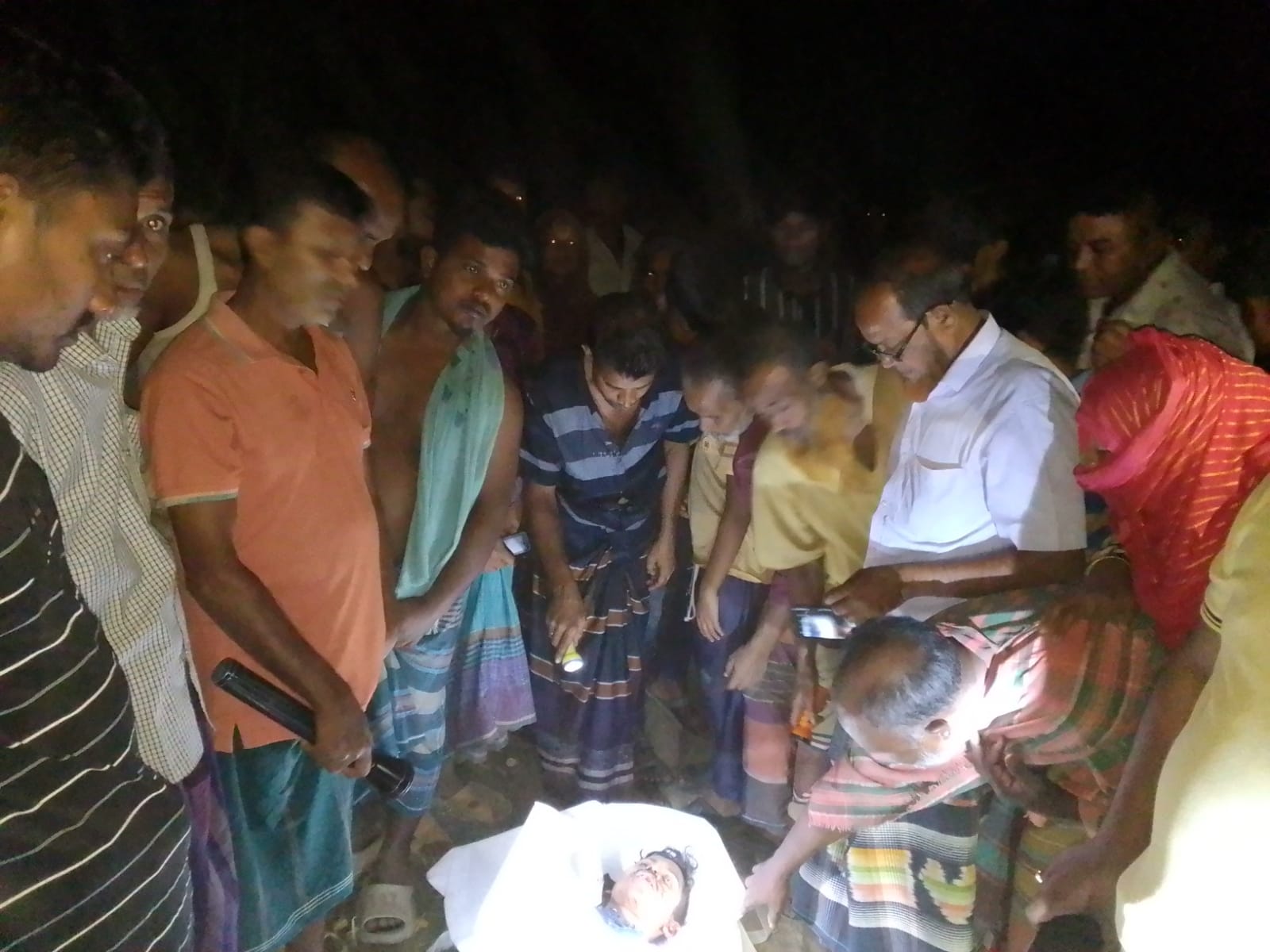 আলমডাঙ্গায় মোটরসাইকেল-লাটাহাম্বারের মুখোমুখি সংঘর্ষ