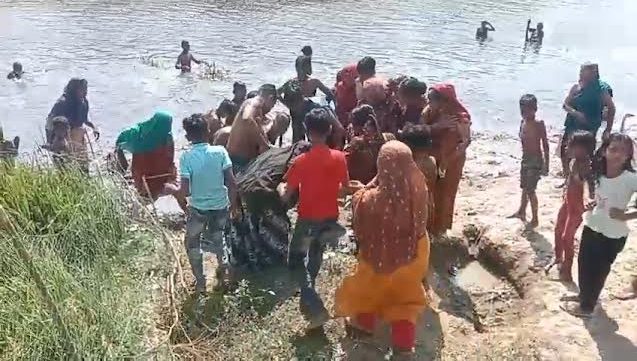 দর্শনায় মায়ের সঙ্গে নদীতে নেমে শিশুর মৃত্যু