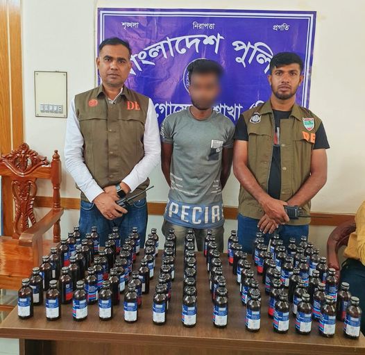 চুয়াডাঙ্গায় ৯৬ বোতল ফেনসিডিলসহ যুবক আটক