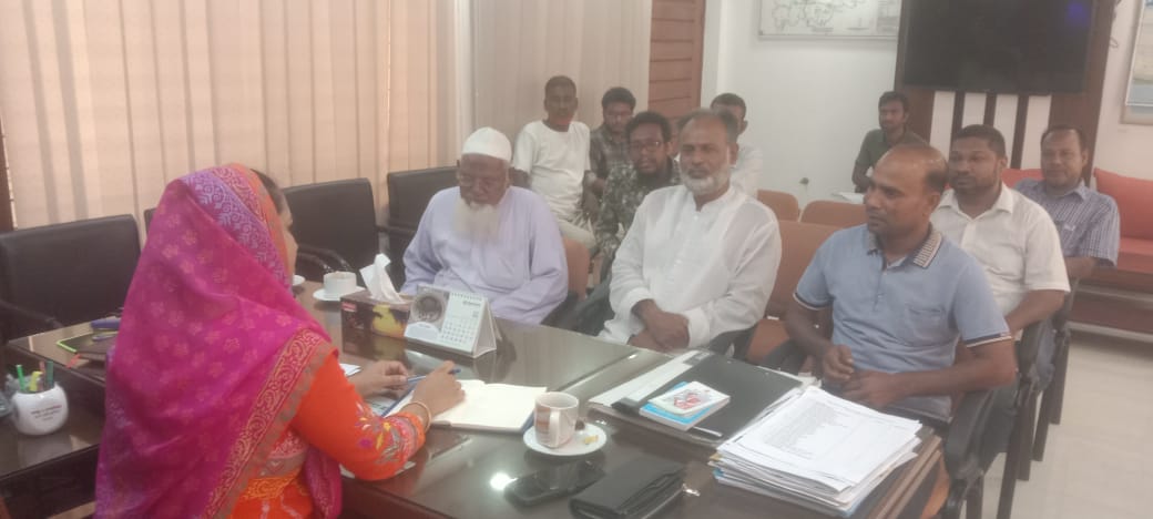 ইউএনওর সঙ্গে আন্দুলবাড়ীয়া কলেজের শিক্ষকদের সাক্ষাৎ