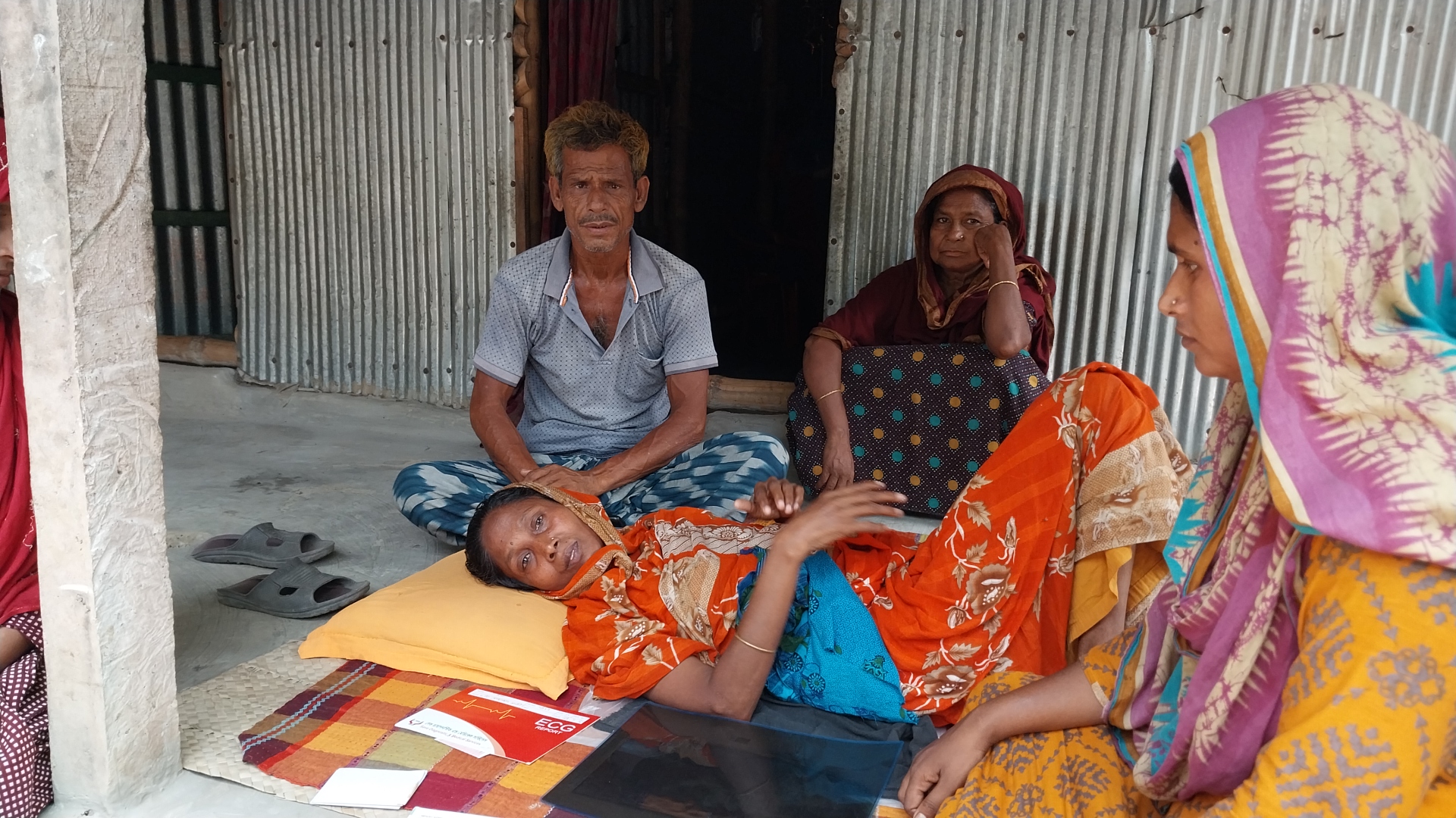 বাঁচতে চায় ক্যানসারে আক্রান্ত ফুরকি বেগম