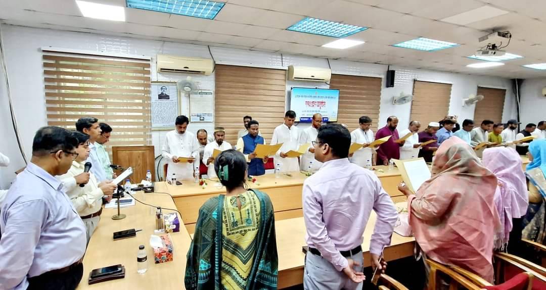 দামুড়হুদা ও জীবননগর উপজেলার নবনির্বাচিত চেয়ারম্যানদের শপথ