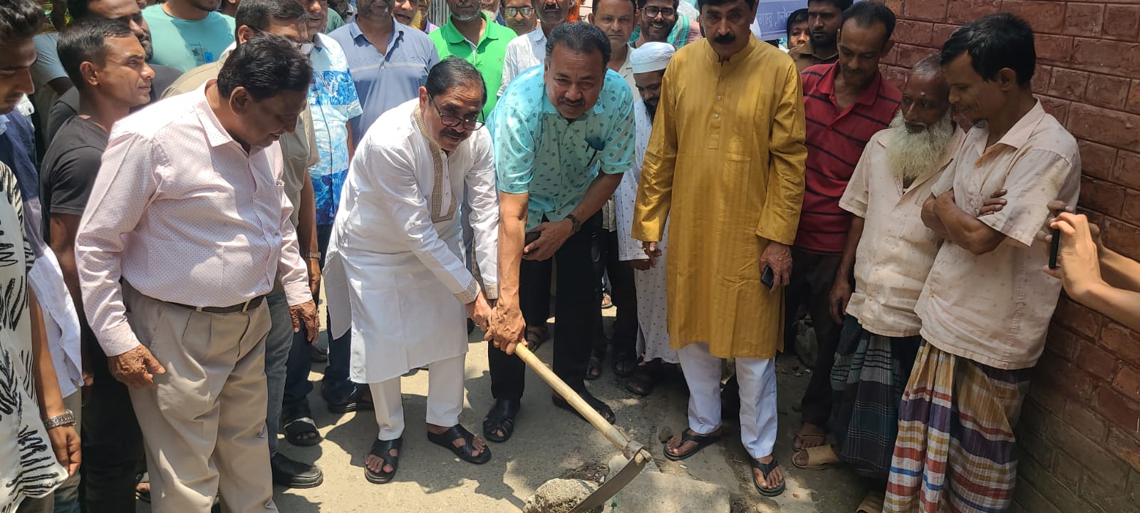 দর্শনায় বিভিন্ন উন্নয়নমূলক কাজের উদ্ধোধনকালে এমপি টগর