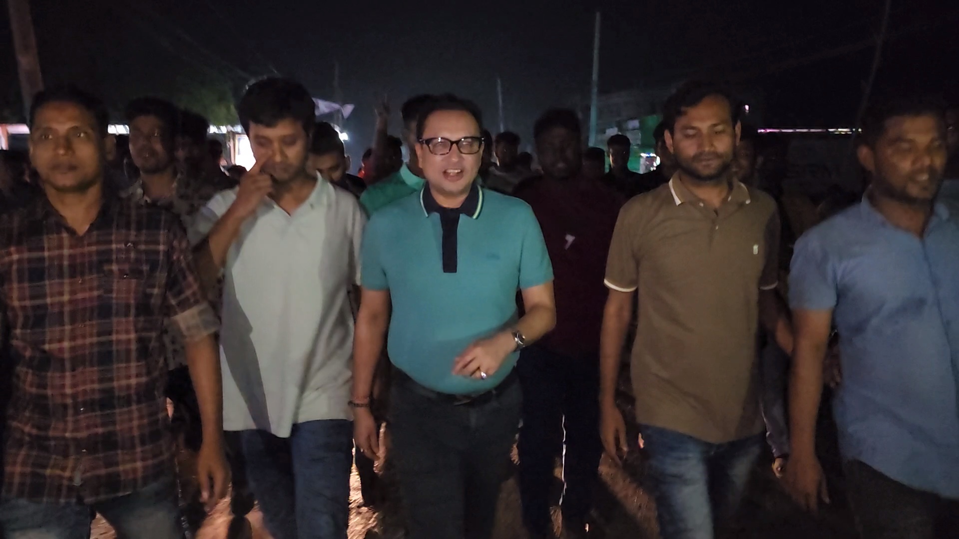 সরোজগঞ্জে দিলীপ কুমার আগরওয়ালাকে শুভেচ্ছা জানিয়ে নেতাকর্মীদের আনন্দ মিছিল