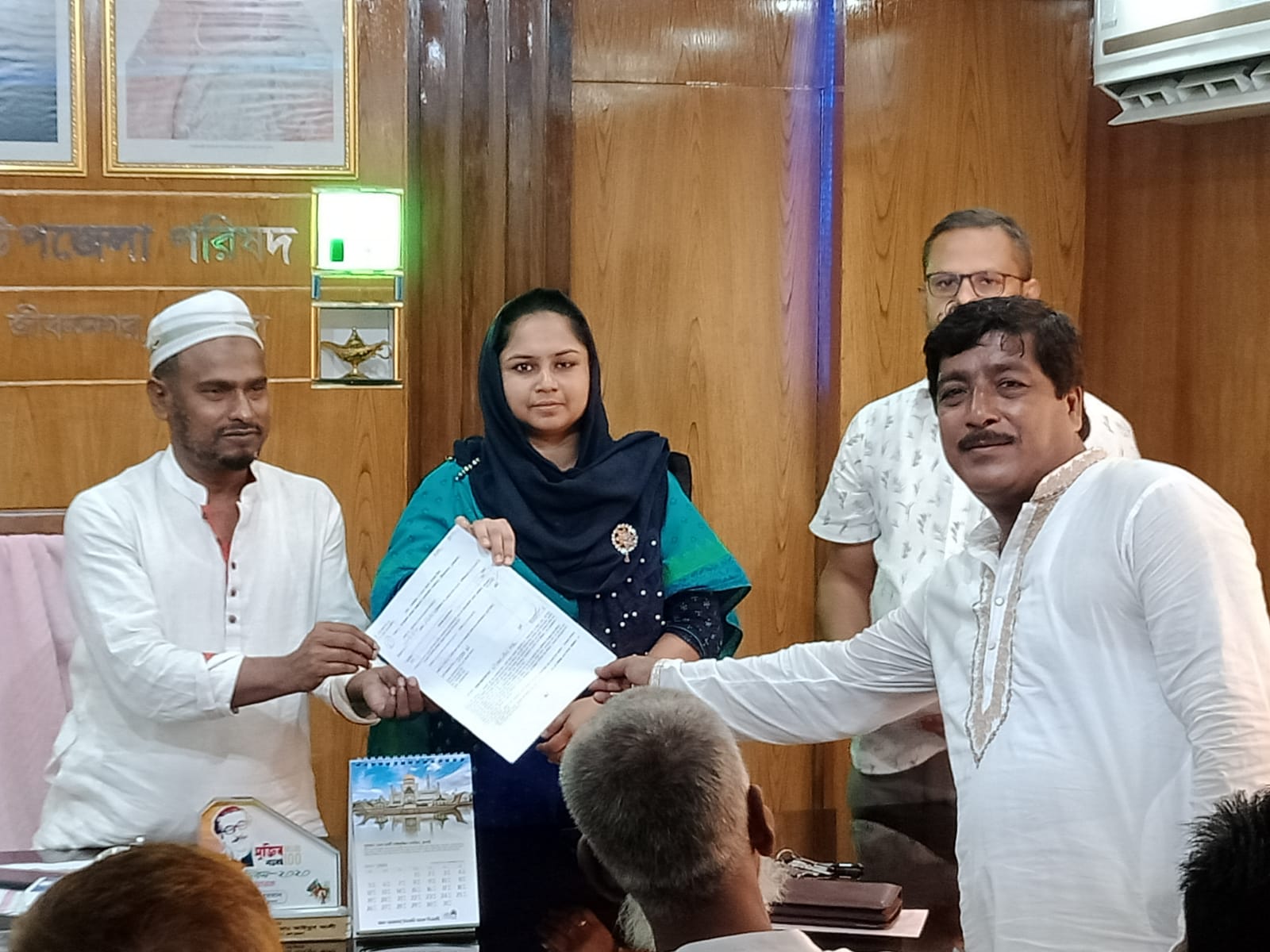 জীবননগরে বিভিন্ন প্রতিষ্ঠানের মাঝে টিআরের অর্থ প্রদান