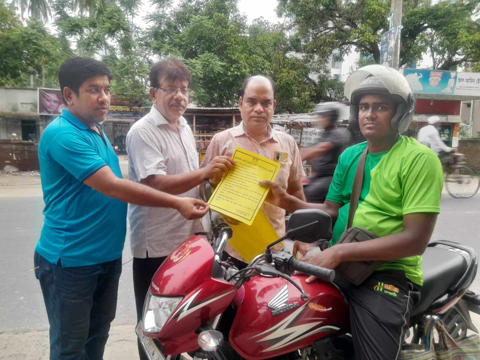 চুয়াডাঙ্গায় নিসচা’র লিফলেট বিতরণ ও মাইকিং
