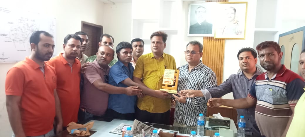 আলমডাঙ্গায় নবনির্বাচিত চেয়ারম্যানের সঙ্গে সৌজন্য সাক্ষাৎ
