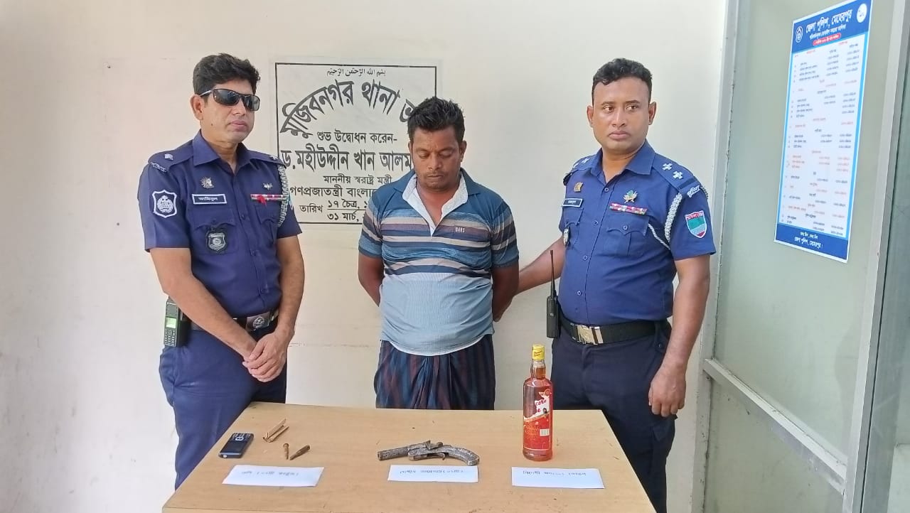 মুজিবনগর সীমান্তে পিস্তল ও গুলিসহ চোরাকারবারি আটক