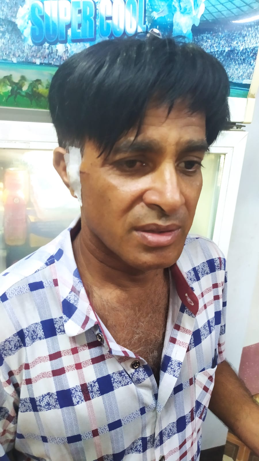 দর্শনায় মসজিদের সিলিং ফ্যান পড়ে মুসল্লি আহত