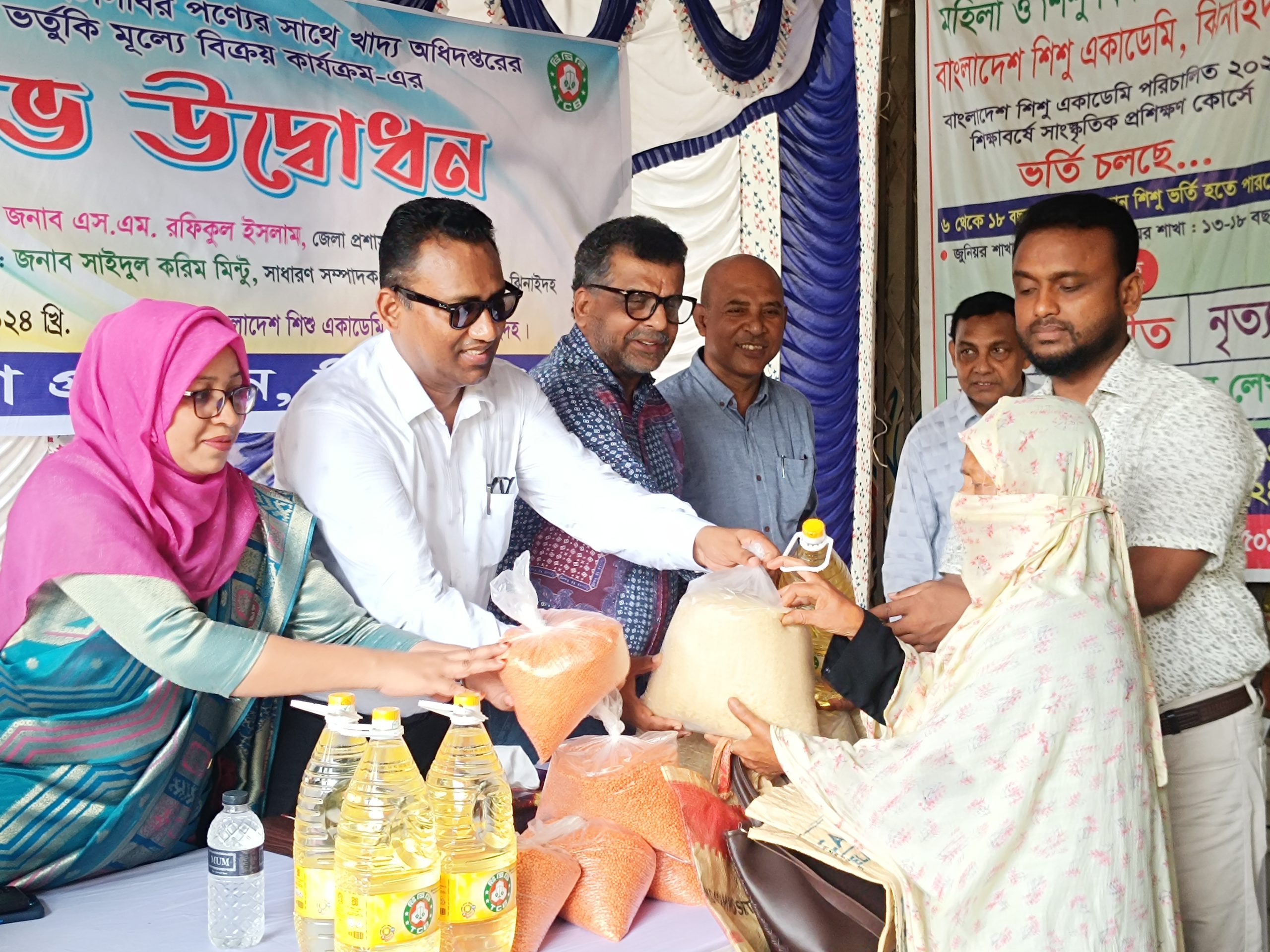 ঝিনাইদহে ১ লাখ ২০ হাজার পরিবার পাচ্ছে টিসিবির পণ্য