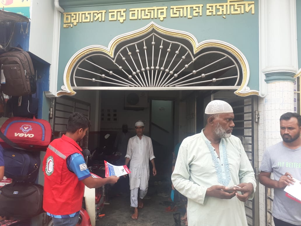 চুয়াডাঙ্গায় ডেঙ্গু প্রতিরোধে সচেতনতা বৃদ্ধিতে রেডক্রিসেন্টের উদ্যোগে লিফলেট বিতরণ