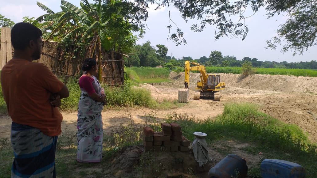 আলমডাঙ্গায় তিন ফসলি জমির মাটি কেটে ইটভাটায় বিক্রি