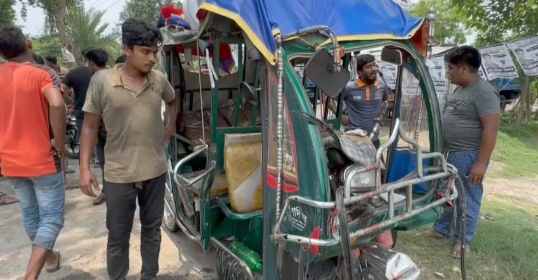 চুয়াডাঙ্গা শহর ও আলমডাঙ্গায় পৃথক সড়ক দুর্ঘটনা