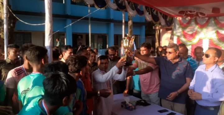 হরিণাকুণ্ডুতে গোল্ডকাপ টুর্নামেন্টের সমাপনী