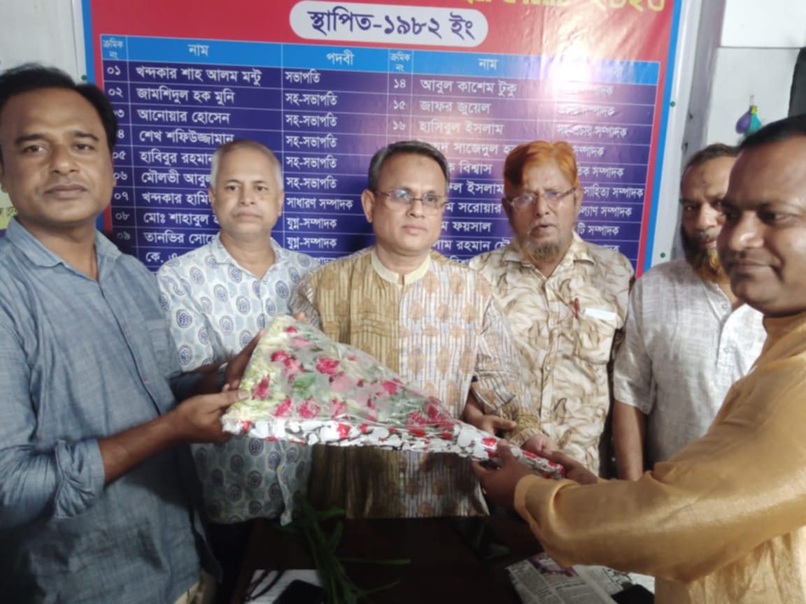 আলমডাঙ্গা প্রেসক্লাবে উপজেলা চেয়ারম্যান মঞ্জিলকে শুভেচ্ছা ও সম্মাননা প্রদান