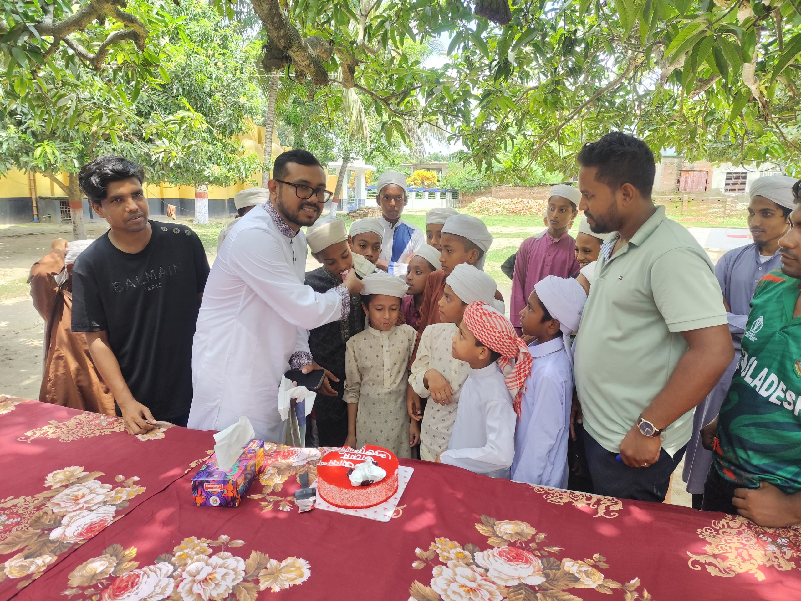 জীবননগরে এতিমদের সাথে জন্মদিনের কেক কাটলেন এমপি পুত্র আকাশ