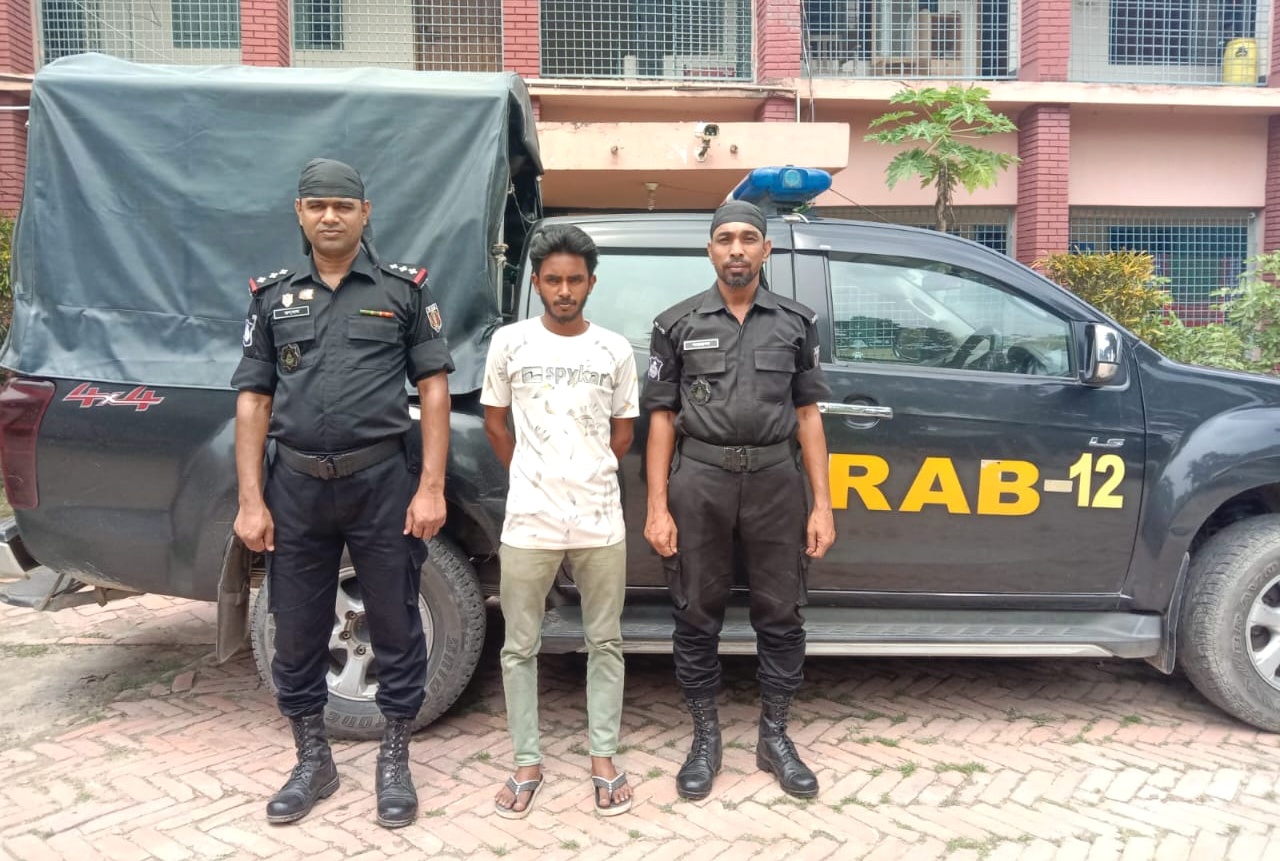 গাংনীতে ১৮ বোতল ফেনসিডিলসহ মাদক কারবারি আটক