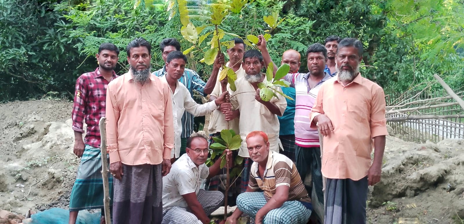 গাংনীতে কৃষক লীগের উদ্যোগে বৃক্ষরোপণ