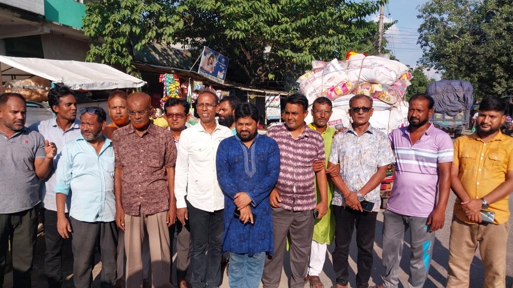 হলিধানী ইউনিয়ন বিএনপির পক্ষ থেকে বন্যাদুর্গতদের ত্রাণ সহায়তা প্রদান