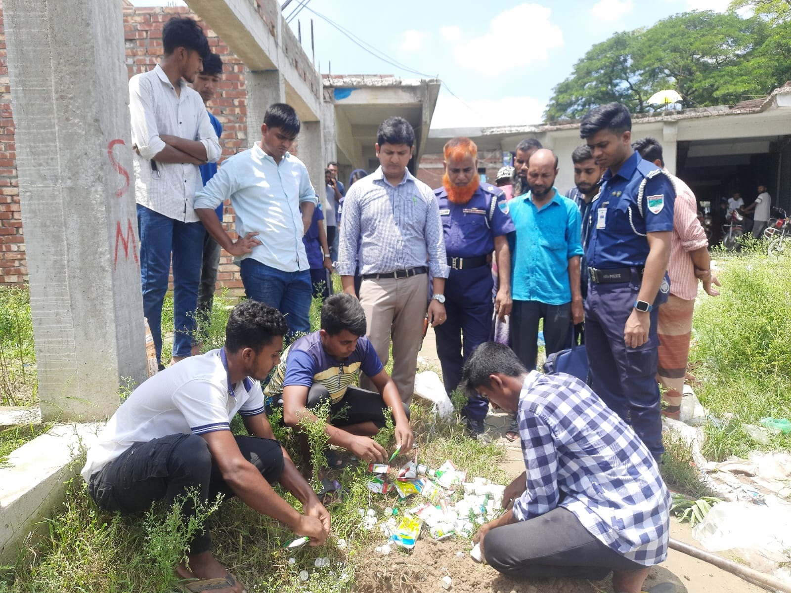 চুয়াডাঙ্গার ভালাইপুরে মেয়াদোর্ত্তীর্ণ বীজ-কীটনাশক বিক্রি