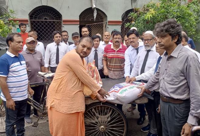 মেহেরপুরে জাতীয়তাবাদী আইনজীবী ফোরামের ইসকন মন্দির পরিদর্শন ও সহযোগিতা