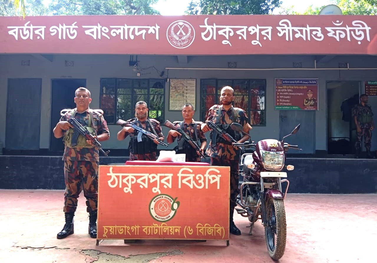 দর্শনায় পাচারকালে ১৬ কেজি রুপা জব্দ