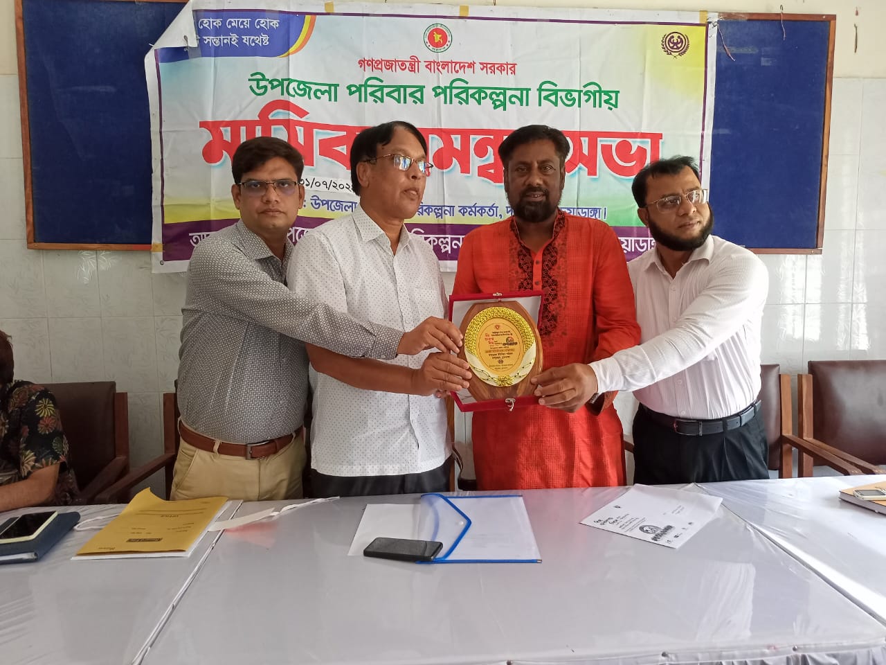 স্বাস্থ্য বিভাগে দামুড়হুদা সদর ইউনিয়নকে শ্রেষ্ঠ হিসেবে সংবর্ধনা