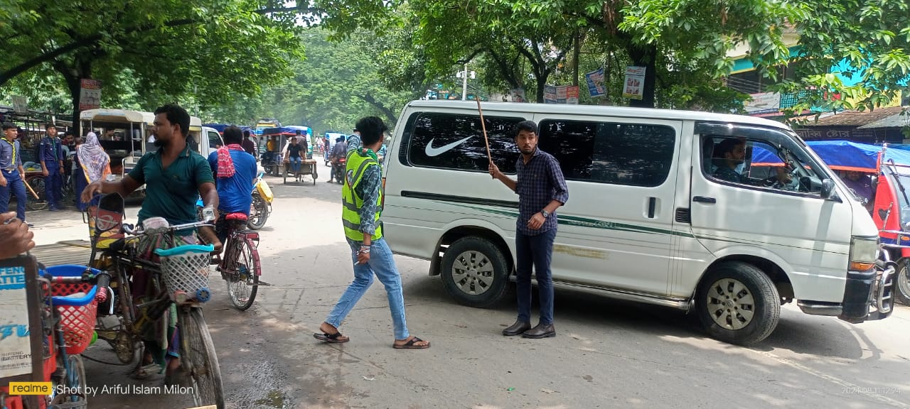 দামুড়হুদায় শিক্ষার্থীদের শহর পরিষ্কার-পরিচ্ছন্নতা ও বাজার মনিটরিং
